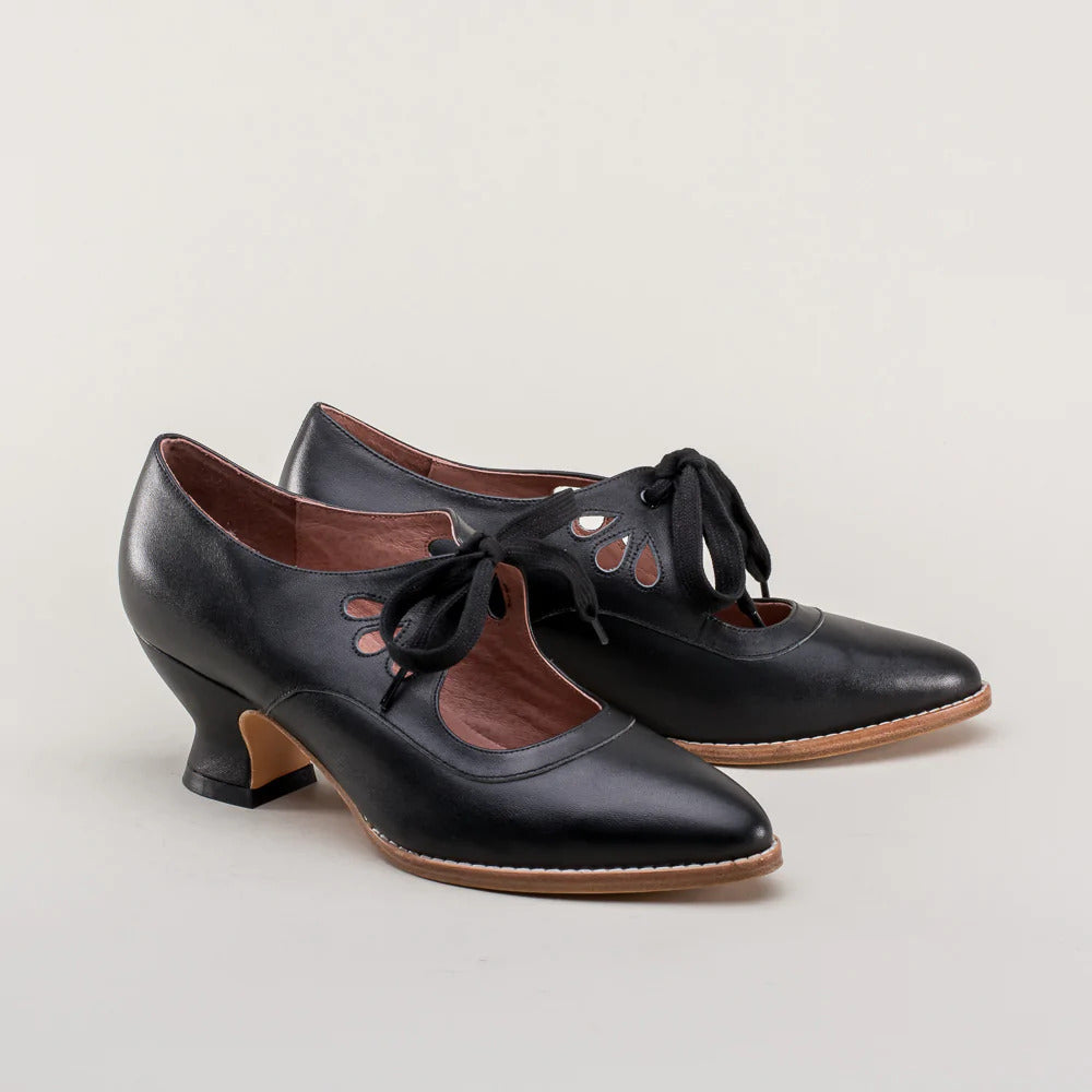 Stylish Women’s Closed-Toe Shoes | Vintage